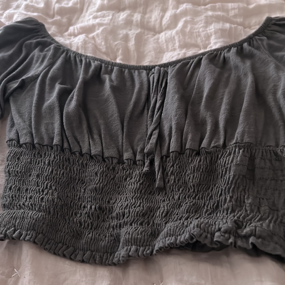 Forever 21 Off the Shoulder Green Crop Top - Picture 2 of 3